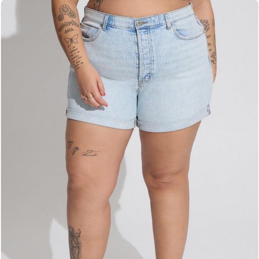Mid Rise Mom Shorts ❤️